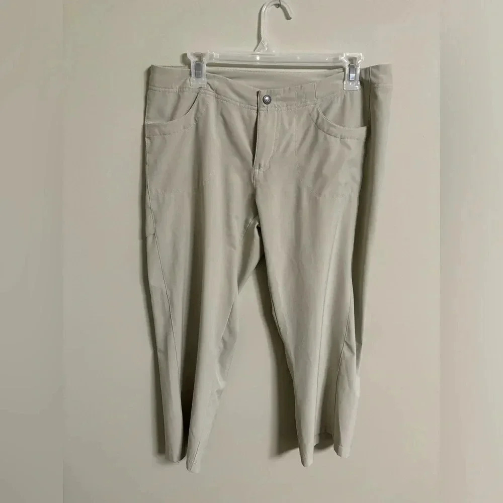Patagonia Capri Pants Relaxed Beige Hiking Outdoors Polyester Women’s Size 8